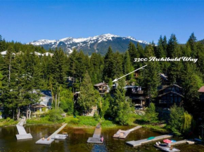 Lakefront Chalet with private dock